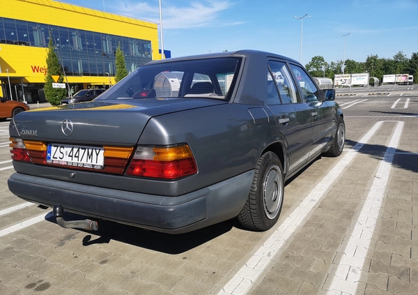 Mercedes-Benz W124 (1984-1993) cena 8999 przebieg: 346170, rok produkcji 1988 z Szczecin małe 529